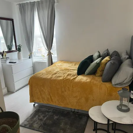 Spacious Studio With Separate The Kitchen 4A